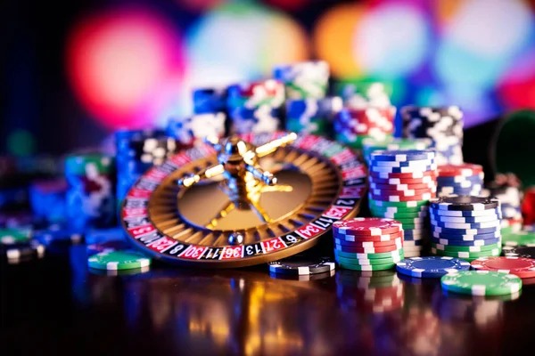 Three Card Poker dealer interface on judolhoki88 live studio